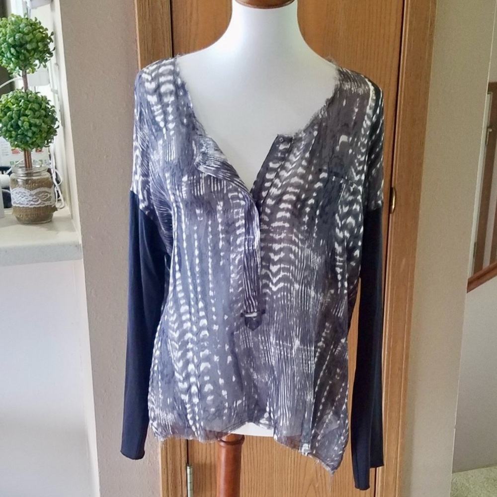 🚨Go Silk Grey & Black Contrast Top